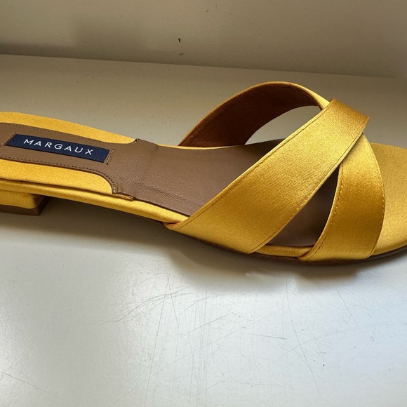 Margaux Slide sandal - canary yellow. Never worn - Picture 4 of 5